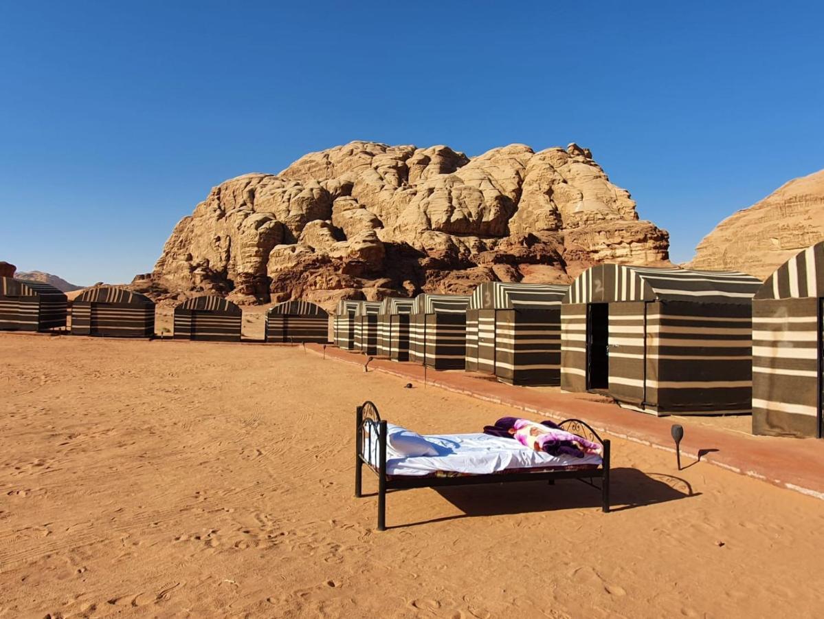 Hotel Bedouin Tours Camp à Wadi Rum Extérieur photo