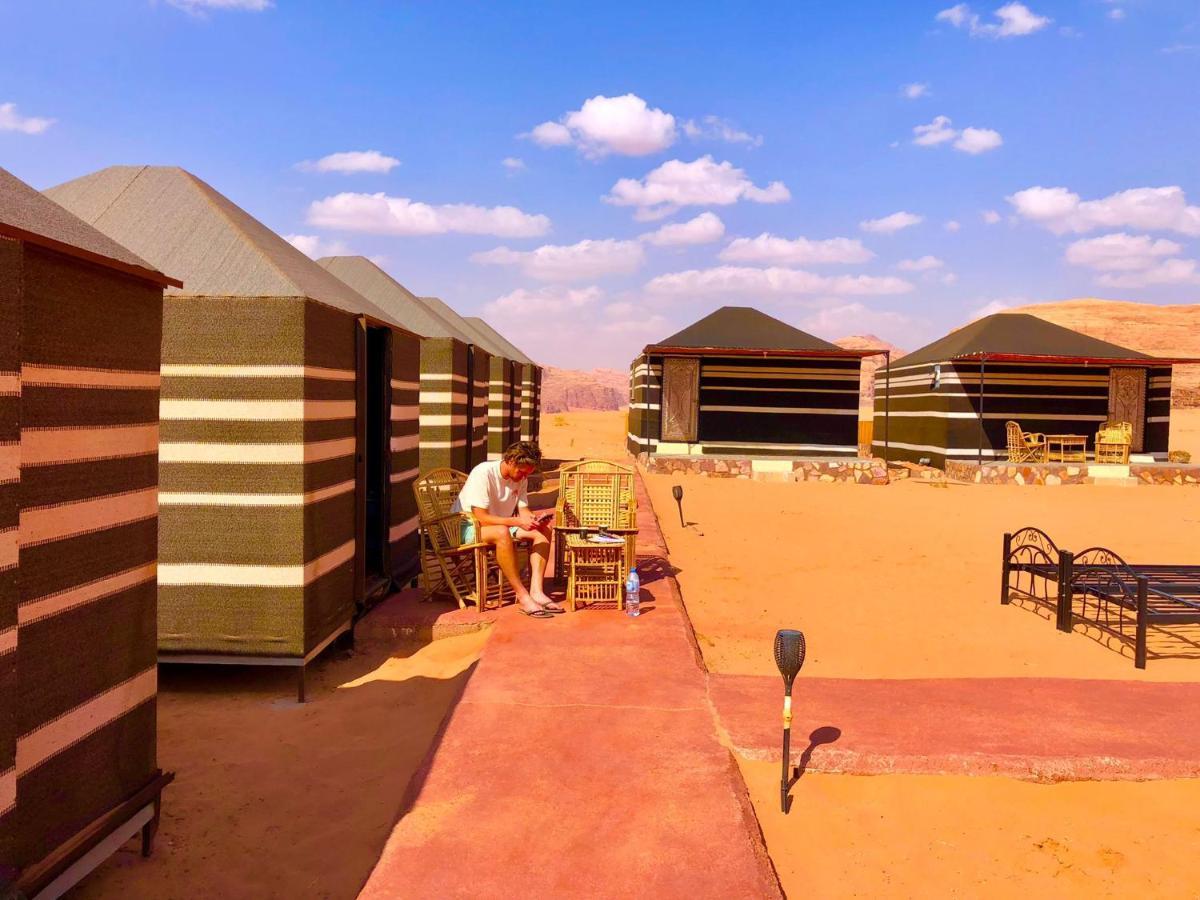 Hotel Bedouin Tours Camp à Wadi Rum Extérieur photo