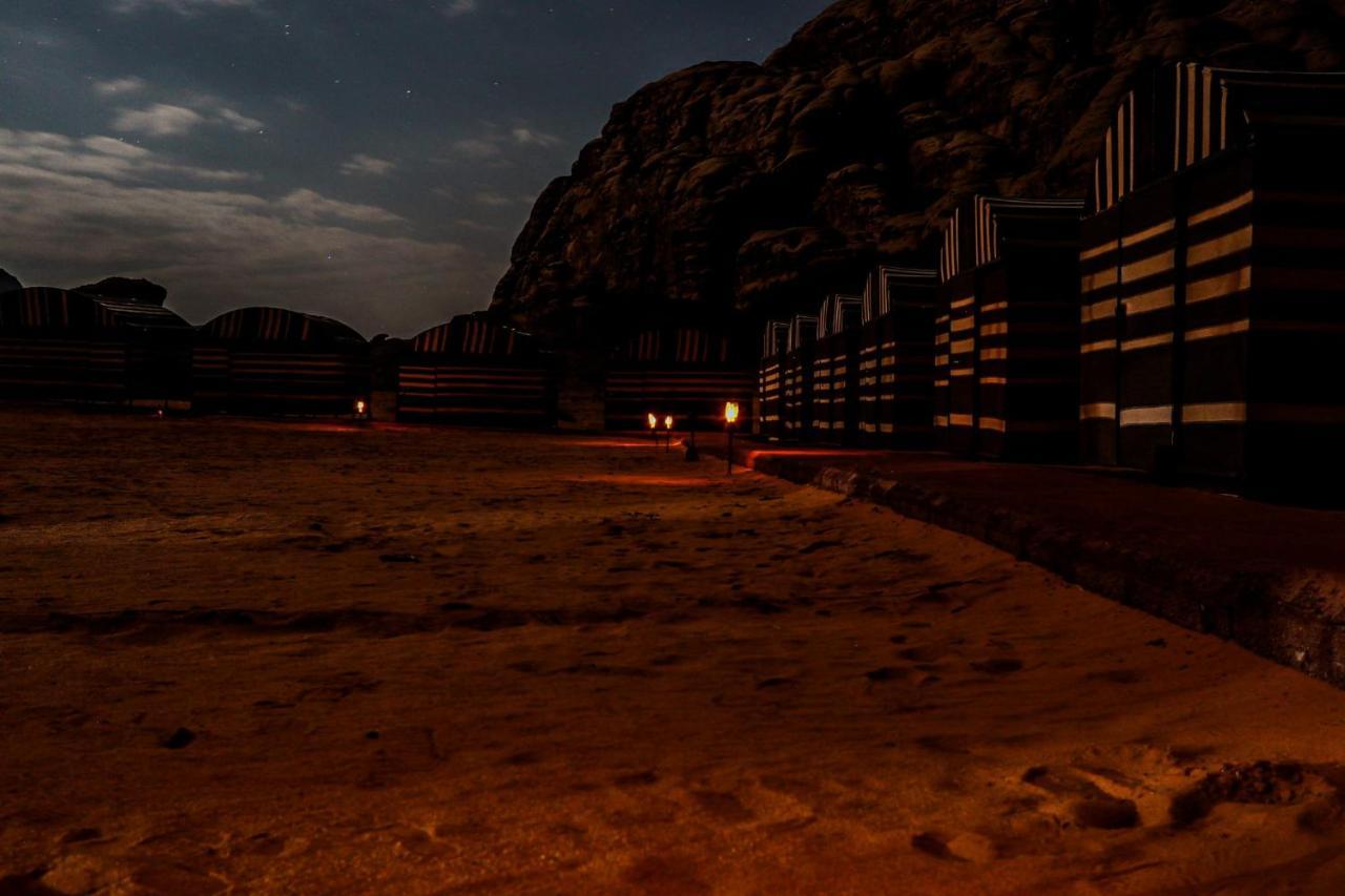 Hotel Bedouin Tours Camp à Wadi Rum Extérieur photo