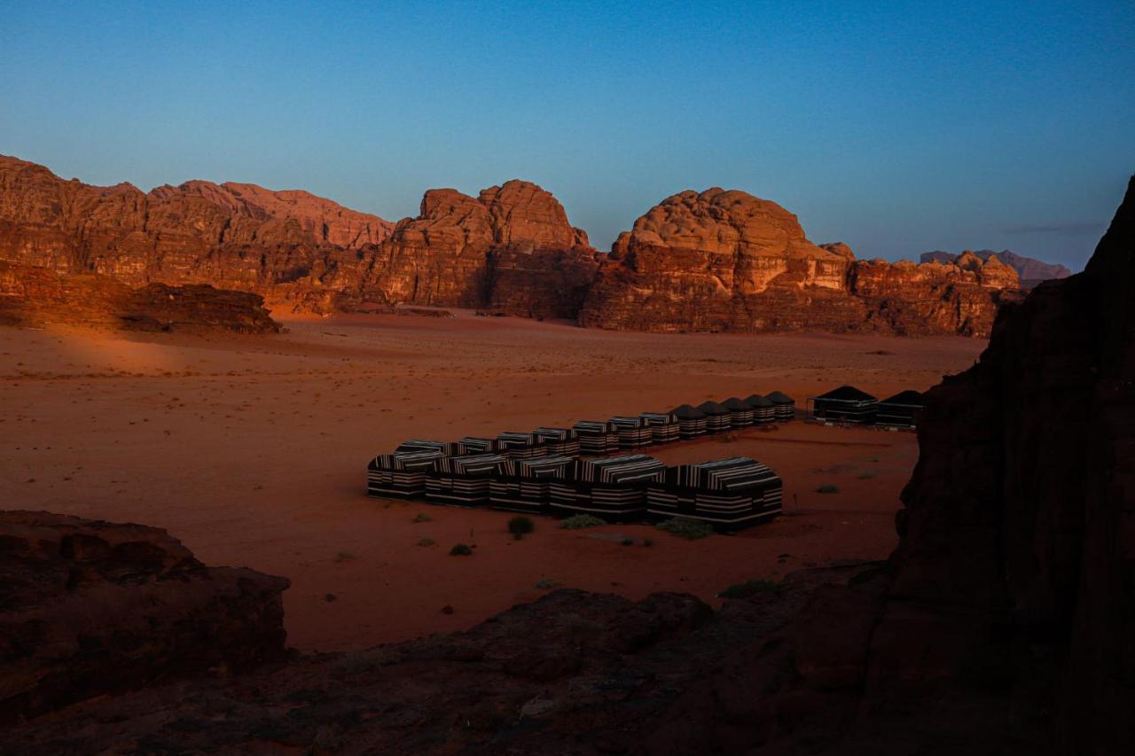 Hotel Bedouin Tours Camp à Wadi Rum Extérieur photo
