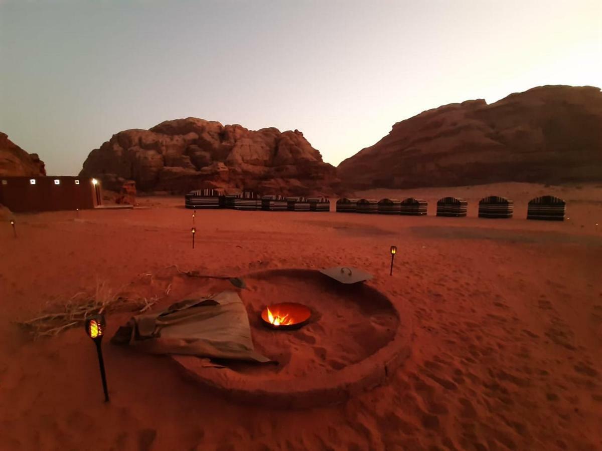 Hotel Bedouin Tours Camp à Wadi Rum Extérieur photo