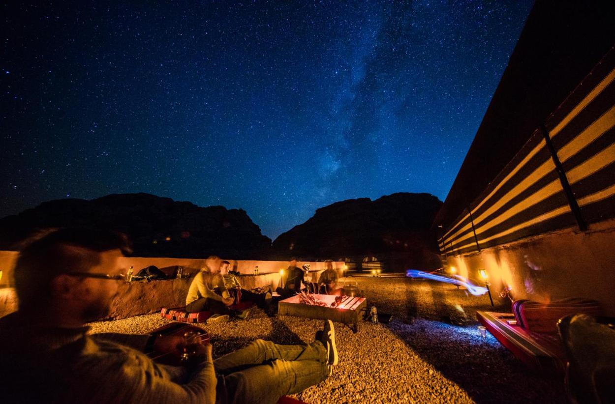 Hotel Bedouin Tours Camp à Wadi Rum Extérieur photo