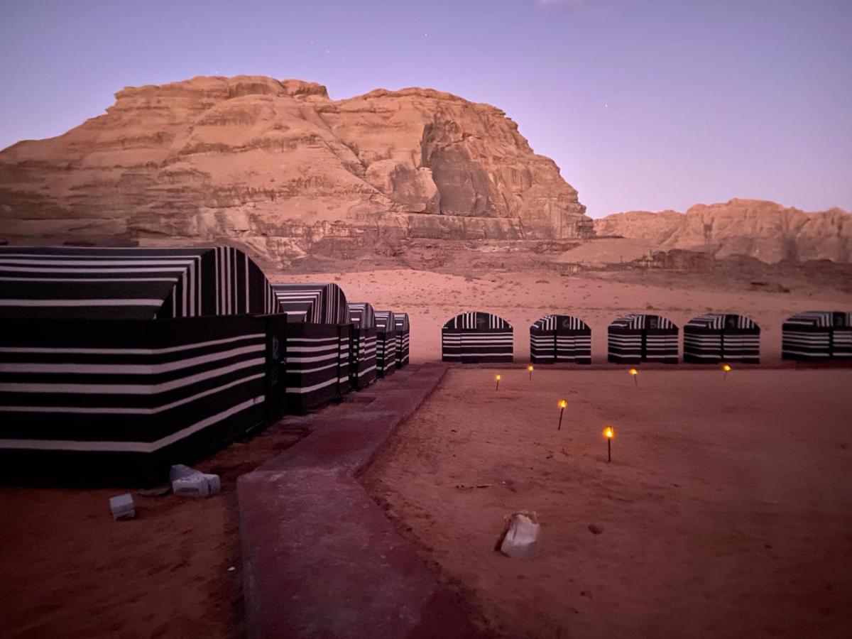 Hotel Bedouin Tours Camp à Wadi Rum Extérieur photo